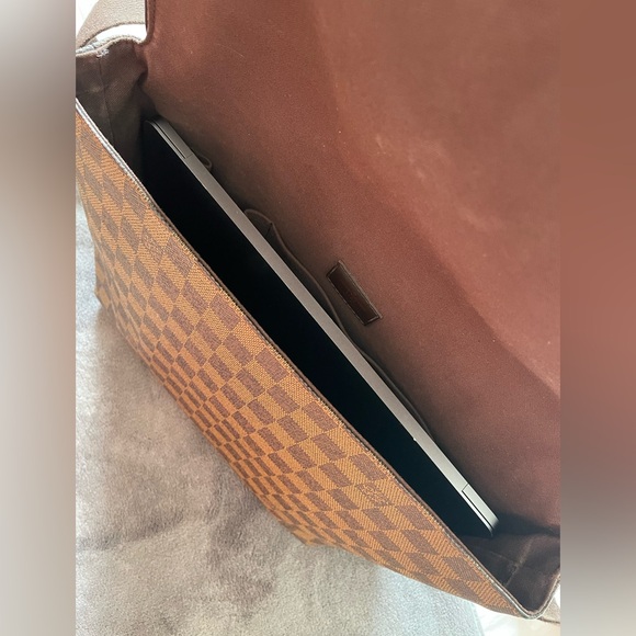 Louis Vuitton Messenger Bag - Picture 12 of 12